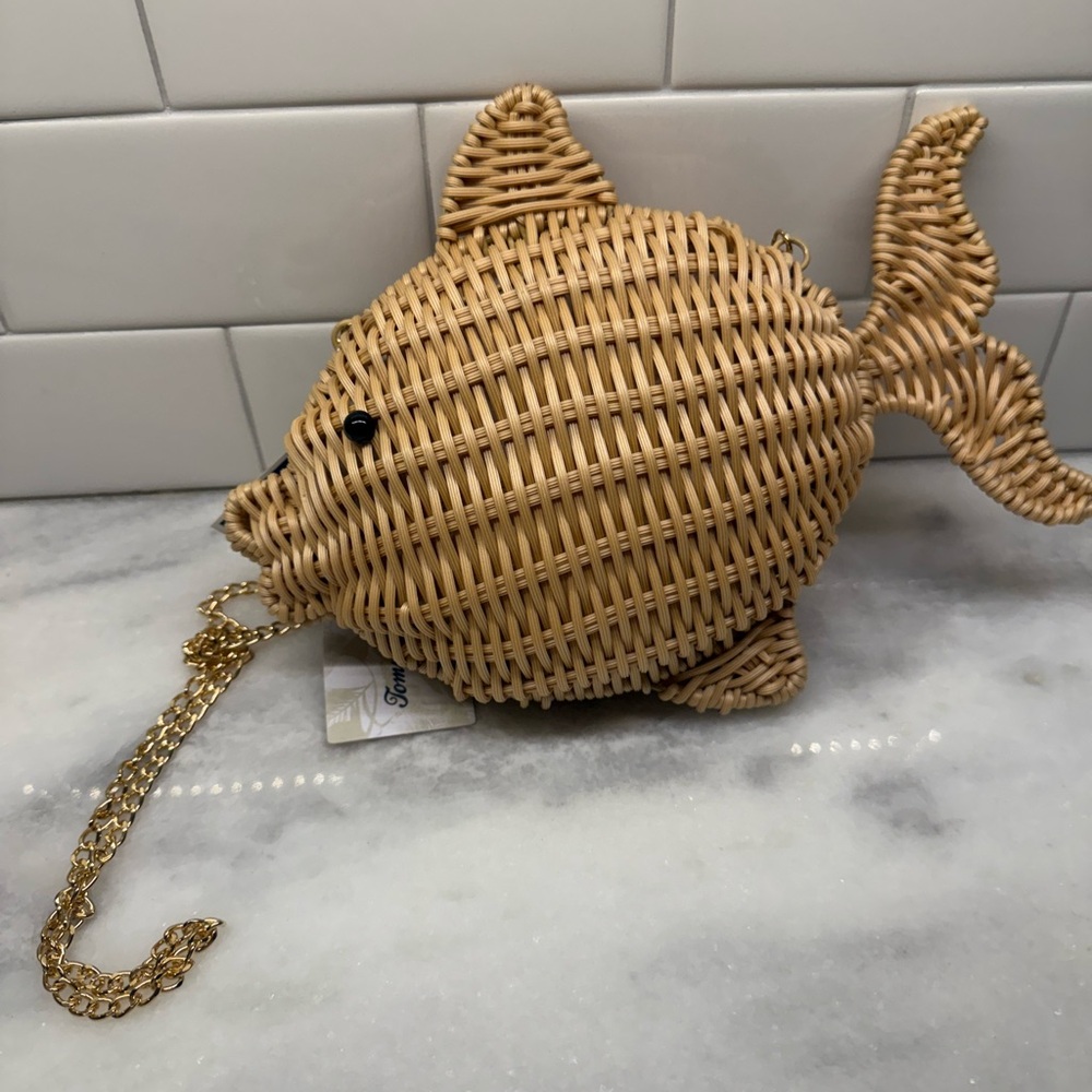 Tommy Bahama Woven Straw Fish Clutch in Natural Tan with Gold Chain NWT